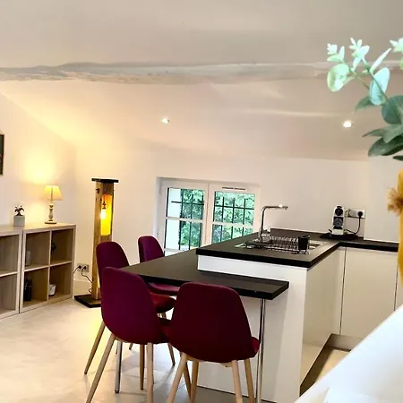 Duplex - Village Apartment *
